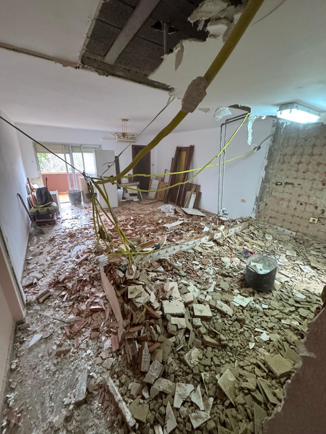 Cocina y salón durante la demolición